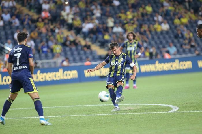 Fenerbahçe - Cagliari maçında Emre Belözoğlu fırtınası