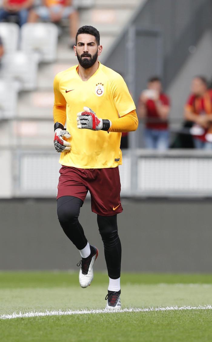 Galatasaray - Augsburg maçında İsmail Çipeye büyük tepki