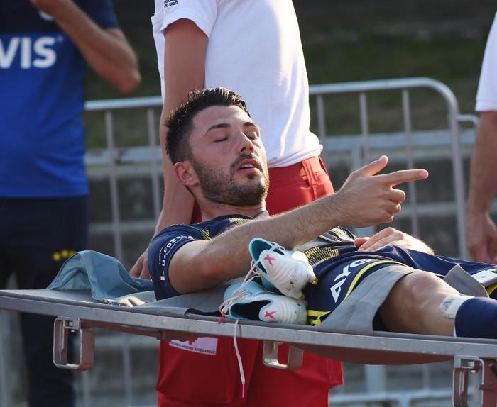 Fenerbahçe - Hertha Berlin maçında korkutan sakatlık