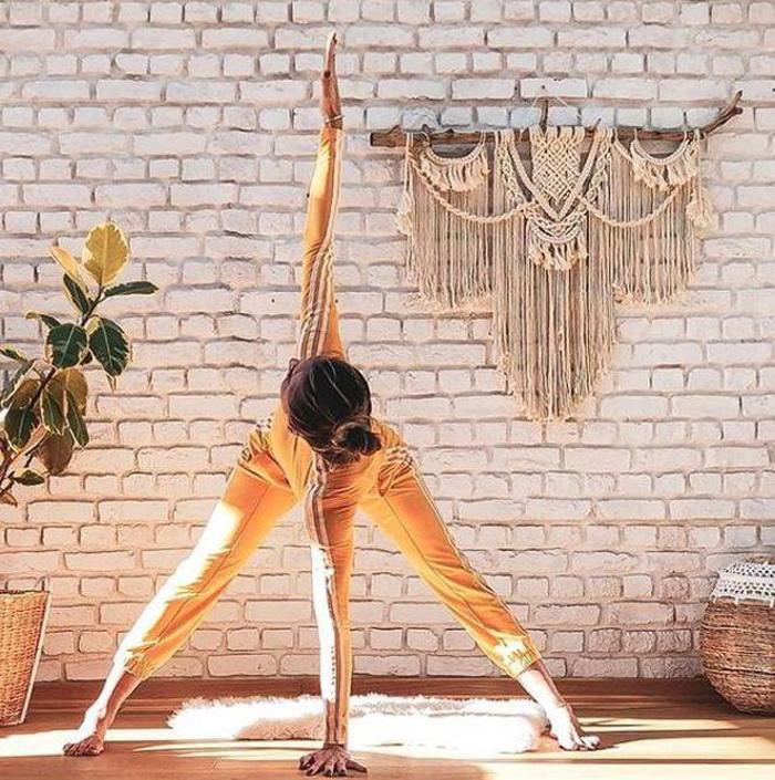 Zeynep Tokuş, yoga hareketleriyle mest etti