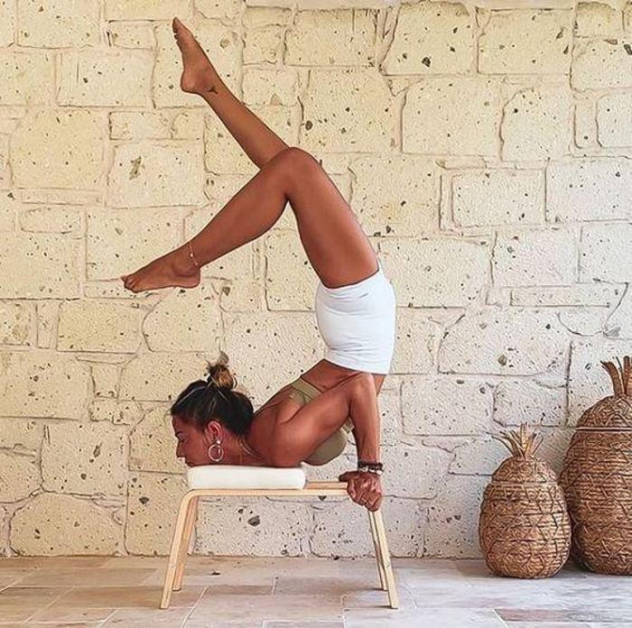 Zeynep Tokuş, yoga hareketleriyle mest etti
