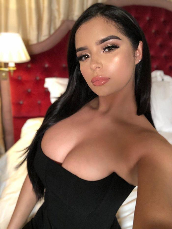 Demi Rose 24 yaşında