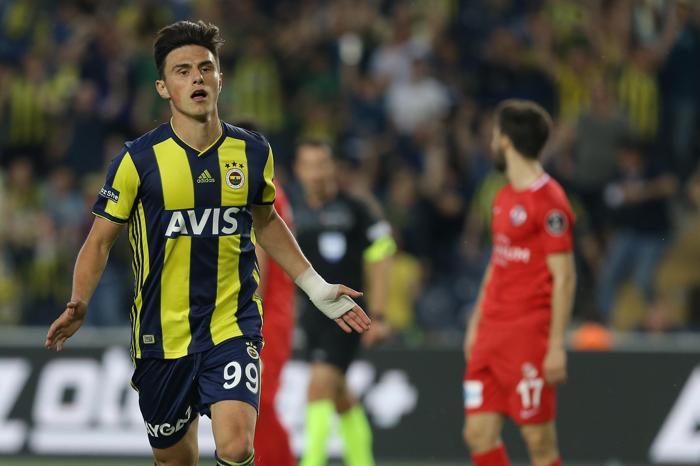 Eljif Elmas Fenerbahçe tarihine geçerek gidecek