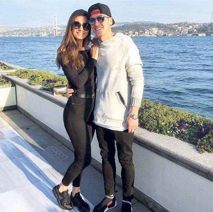 Amine Gülşeden yapımcılara bebek cevabı