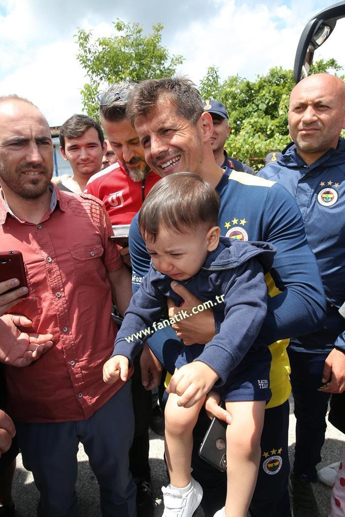 Fenerbahçeli taraftarlardan Emre Belözoğluna yoğun ilgi