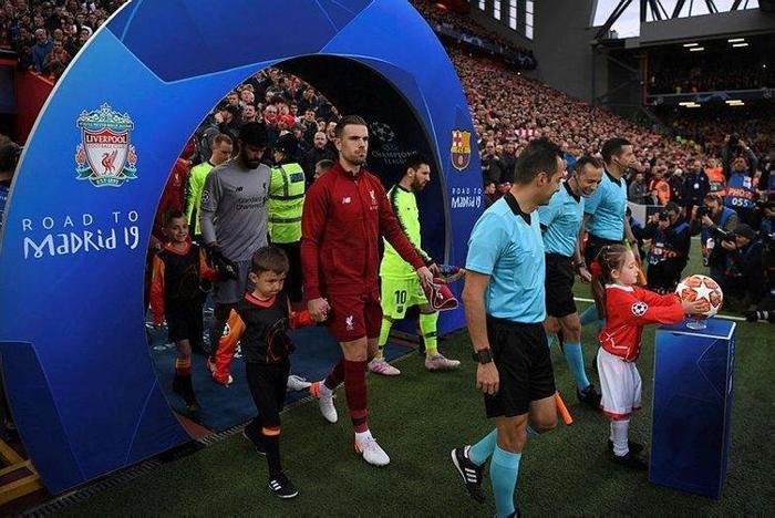 Liverpool - Barcelona maçına Cüneyt Çakır damgasını vurdu