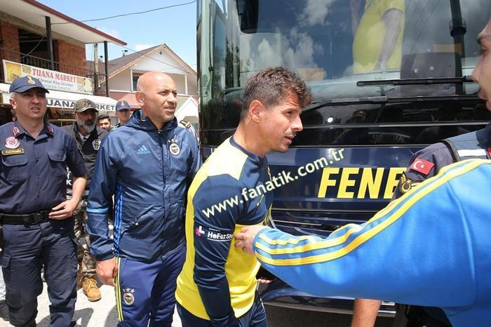 Fenerbahçeli taraftarlardan Emre Belözoğluna yoğun ilgi