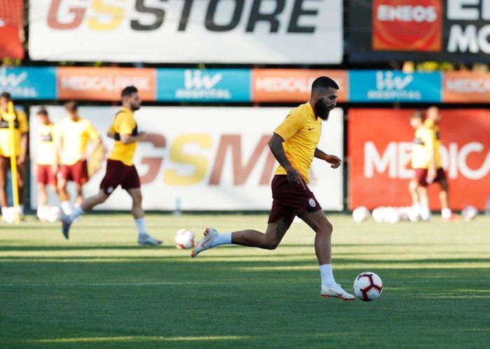 Galatasarayda teknik patron Fatih Terim antrenmana damga vurdu