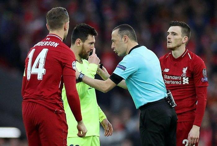 Liverpool - Barcelona maçına Cüneyt Çakır damgasını vurdu