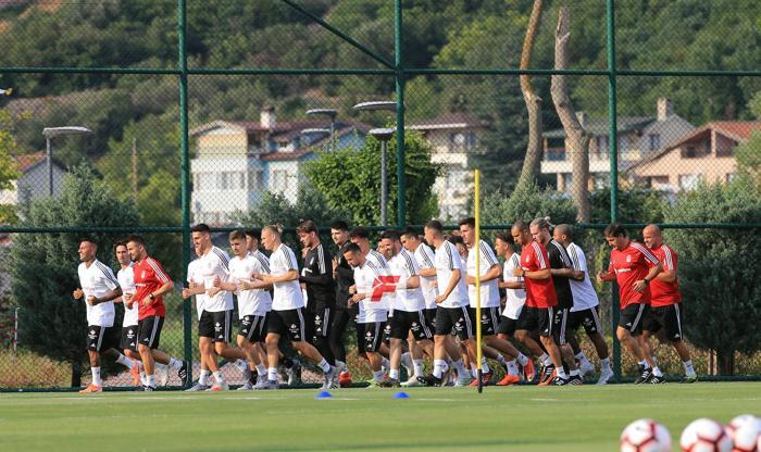Beşiktaş idmanında dikkat çeken detay Jeremain Lens...