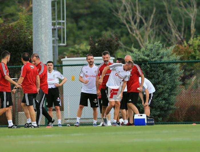 Beşiktaş idmanında dikkat çeken detay Jeremain Lens...