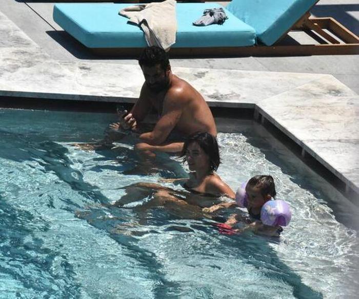 Volkan Demirel, eşi Zeynep Demirel ve kızlarıyla tatilde