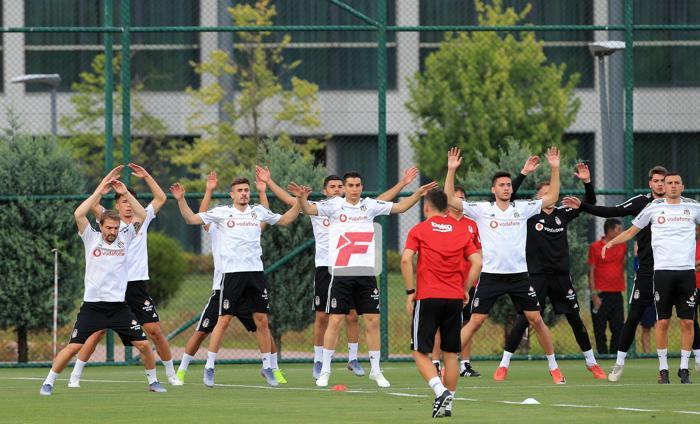 Beşiktaş idmanında dikkat çeken detay Jeremain Lens...