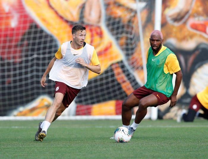 Galatasarayın yeni transferi Ryan Babel idmanda şov yaptı