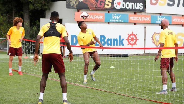 Galatasarayın yeni transferi Ryan Babel idmanda şov yaptı