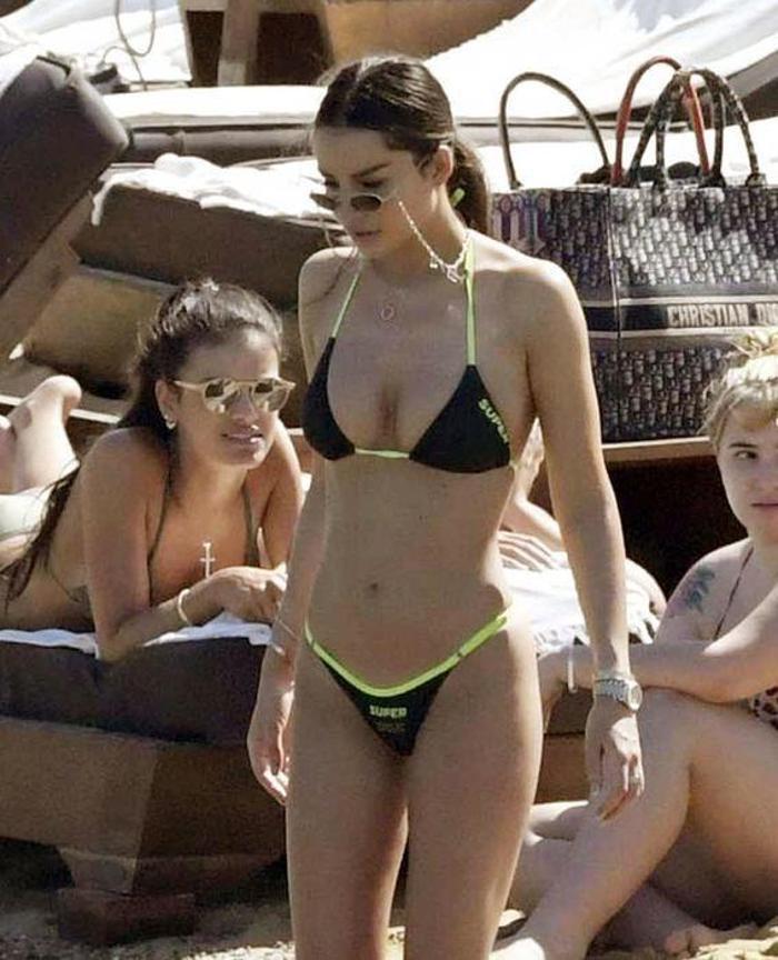 Dele Alli ve sevgilisi Ruby Mae tatile tam gaz devam ediyor