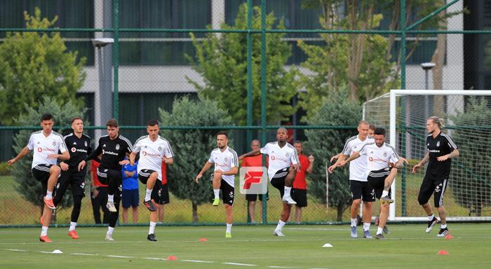 Beşiktaş idmanında dikkat çeken detay Jeremain Lens...