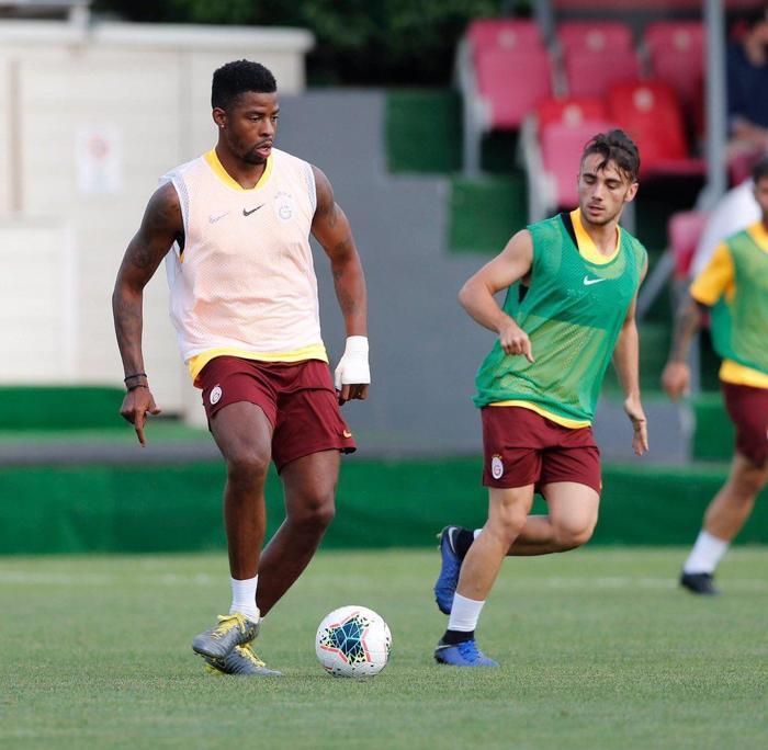 Galatasarayın yeni transferi Ryan Babel idmanda şov yaptı