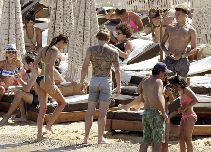 Dele Alli ve sevgilisi Ruby Mae tatile tam gaz devam ediyor