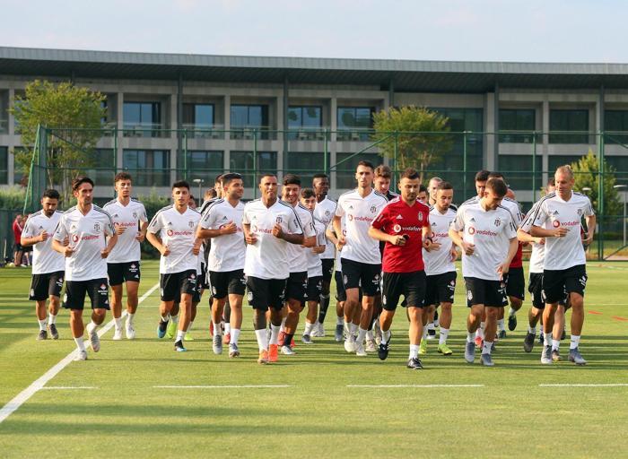 Beşiktaş idmanında dikkat çeken detay Jeremain Lens...