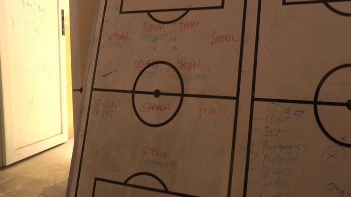 Taktik tahtasındaki ünlü futbolcular kaldı