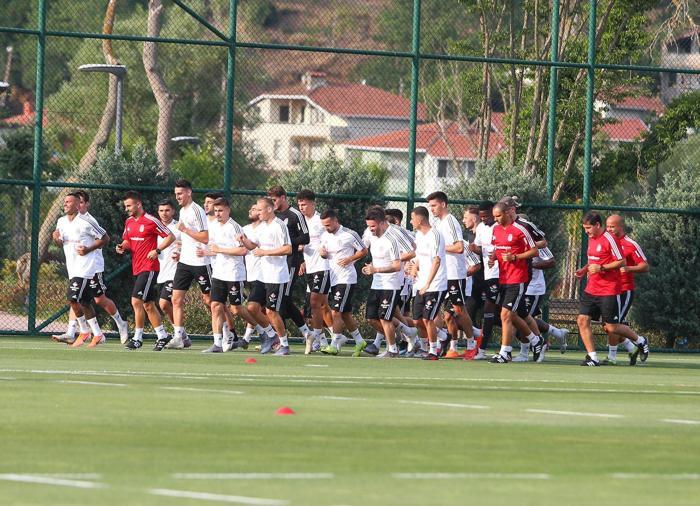 Beşiktaş idmanında dikkat çeken detay Jeremain Lens...