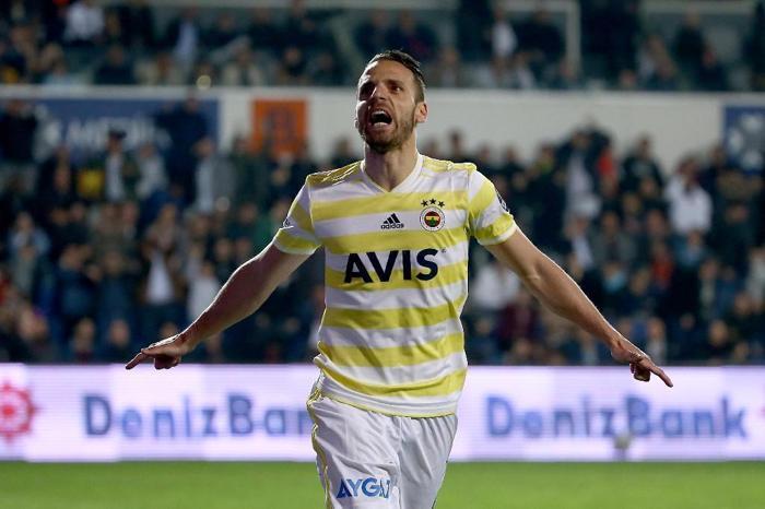 Fenerbahçeden ayrılan Roberto Soldado imzayı atıyor
