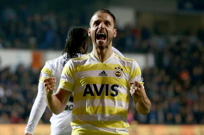 Fenerbahçeden ayrılan Roberto Soldado imzayı atıyor