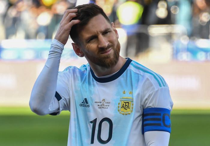 Lionel Messi ve Gary Medel arasında büyük gerilim İşte o anlar...