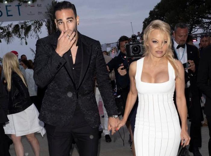 Pamela Anderson, Adil Raminin kendisini aldattığını açıkladı
