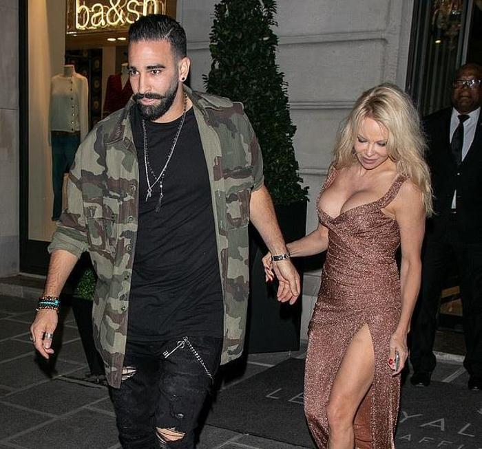 Pamela Anderson, Adil Raminin kendisini aldattığını açıkladı