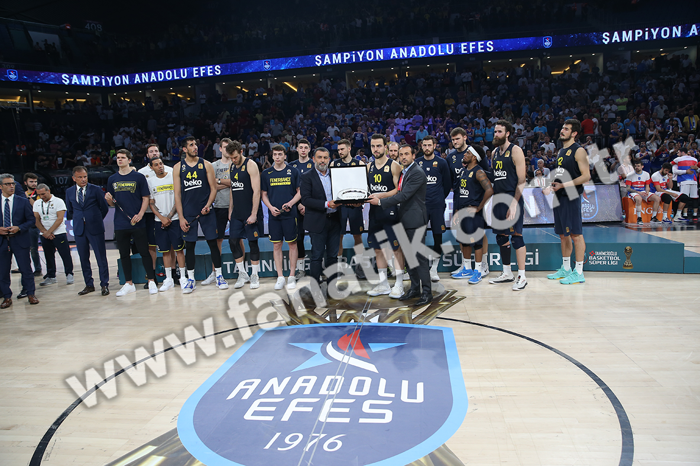 Anadolu Efeste Vasilije Micic, Fenerbahçe maçı sonrası gözyaşlarını tutamadı