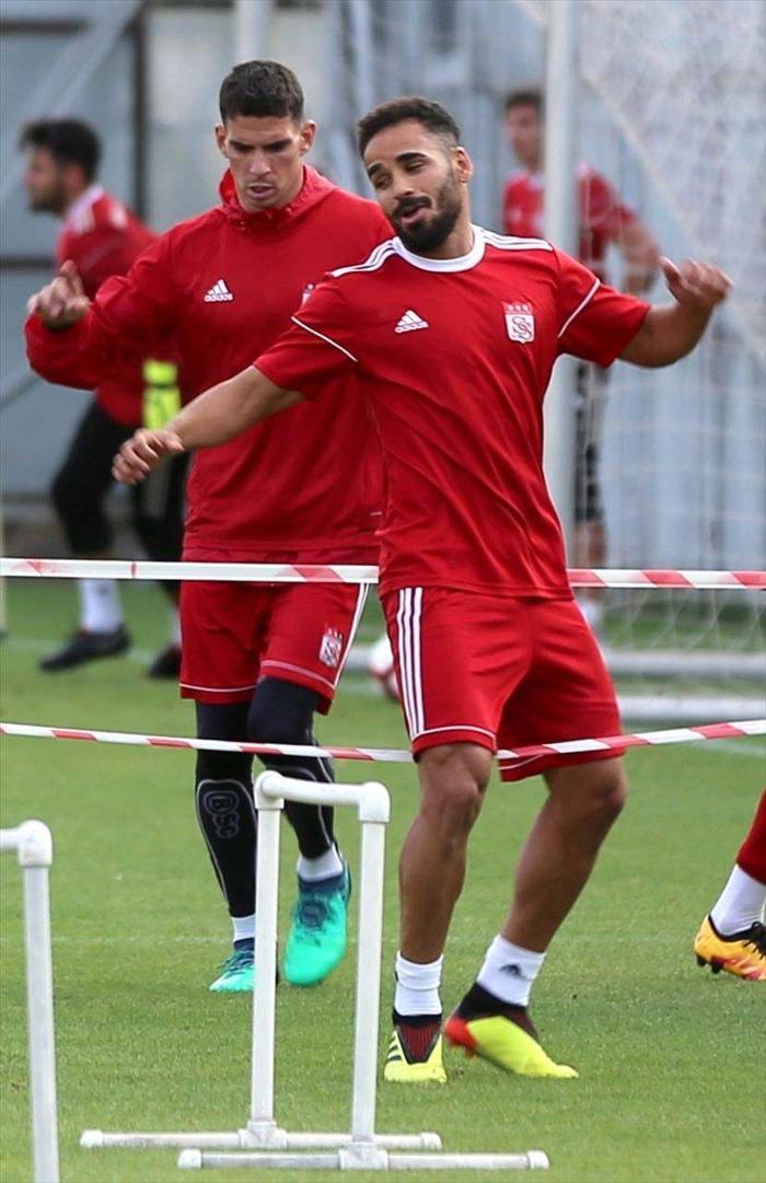 Skorer sağ bek