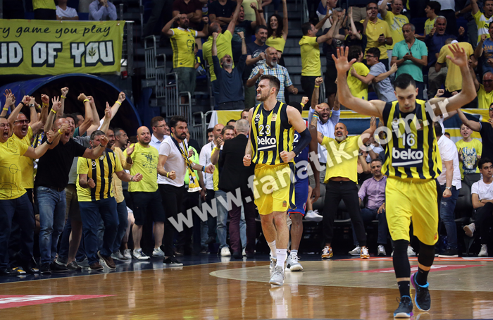 Fenerbahçe Beko - Anadolu Efes maçından ekrana yansımayanlar