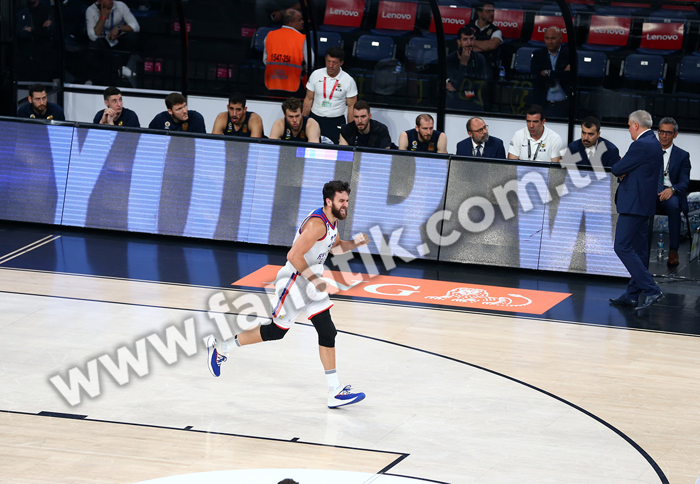 Maç sonunda gözyaşlarını tutamadı