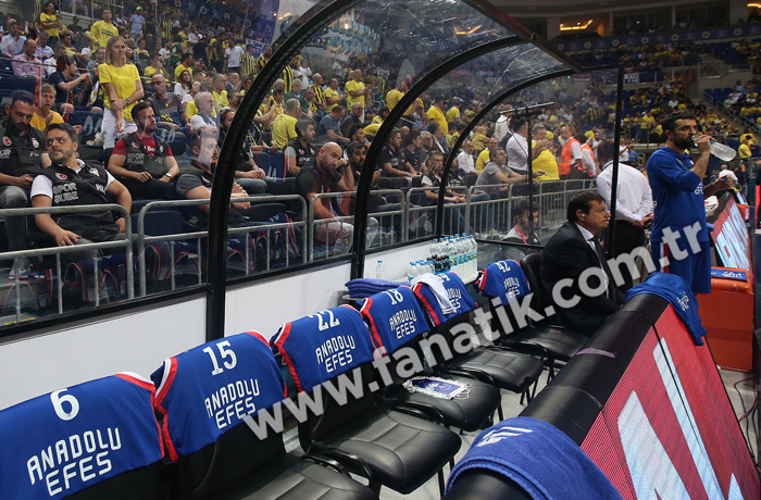 Fenerbahçe Beko - Anadolu Efes maçından ekrana yansımayanlar