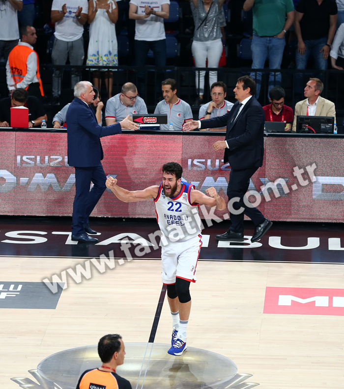Anadolu Efeste Vasilije Micic, Fenerbahçe maçı sonrası gözyaşlarını tutamadı