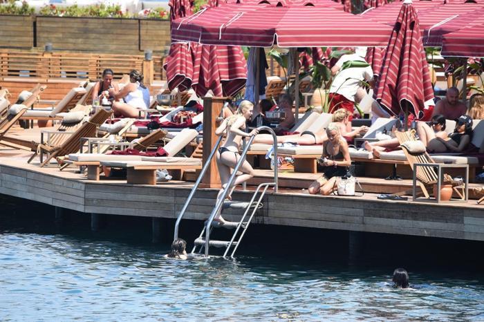 Dünyaca ünlü isim hayranlarını üzdü