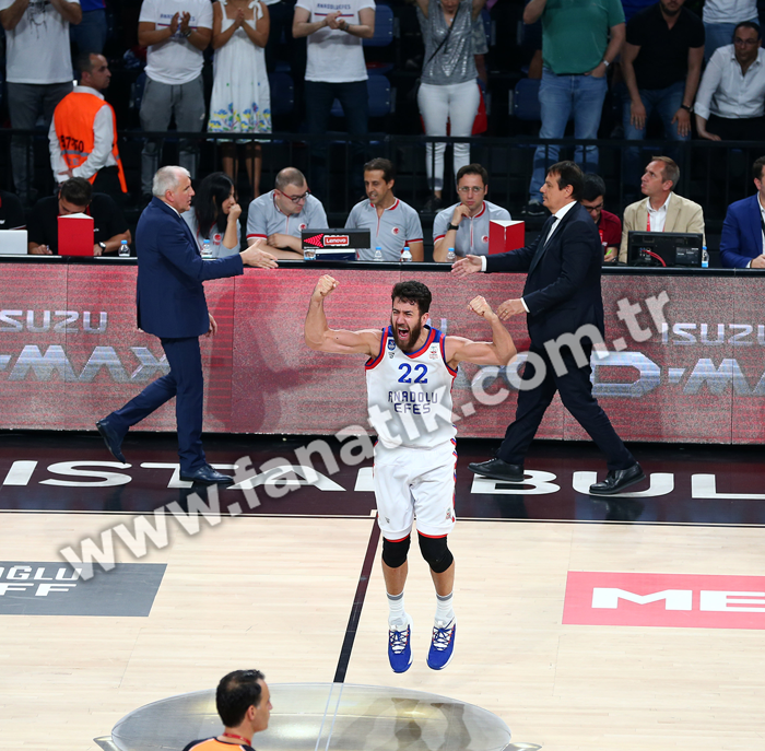 Anadolu Efeste Vasilije Micic, Fenerbahçe maçı sonrası gözyaşlarını tutamadı