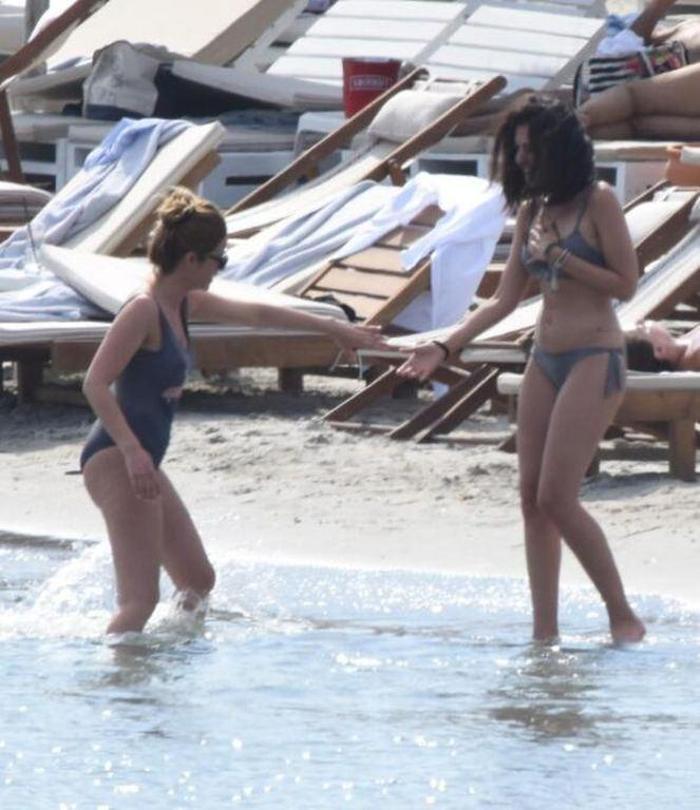 Oğuzhan Özyakupun kardeşi Şermin, Melisa Aslı Pamukla tatile çıktı