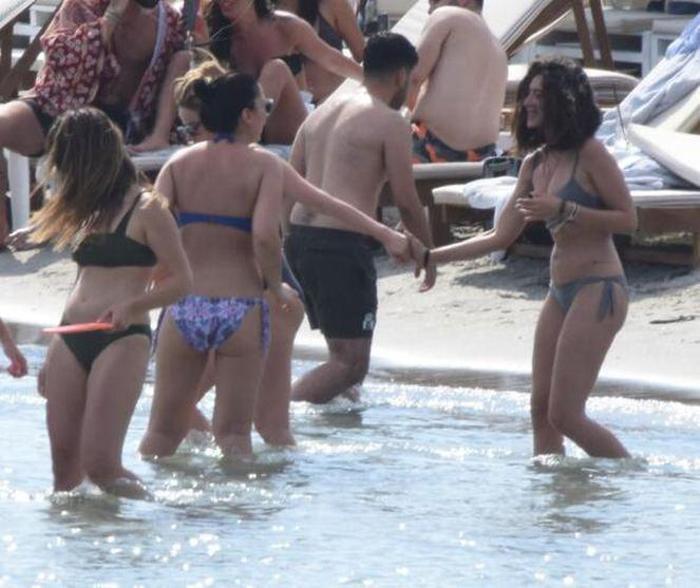 Oğuzhan Özyakupun kardeşi Şermin, Melisa Aslı Pamukla tatile çıktı