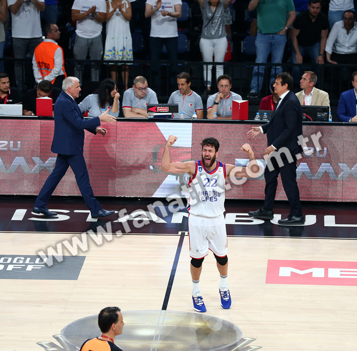 Anadolu Efeste Vasilije Micic, Fenerbahçe maçı sonrası gözyaşlarını tutamadı