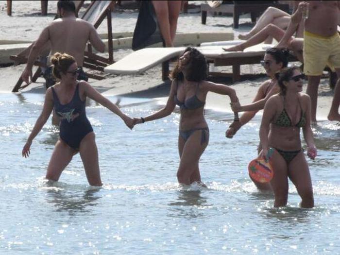 Oğuzhan Özyakupun kardeşi Şermin, Melisa Aslı Pamukla tatile çıktı