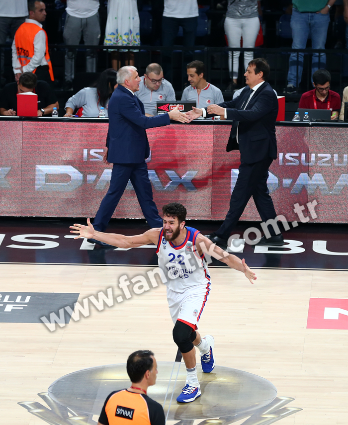 Anadolu Efeste Vasilije Micic, Fenerbahçe maçı sonrası gözyaşlarını tutamadı