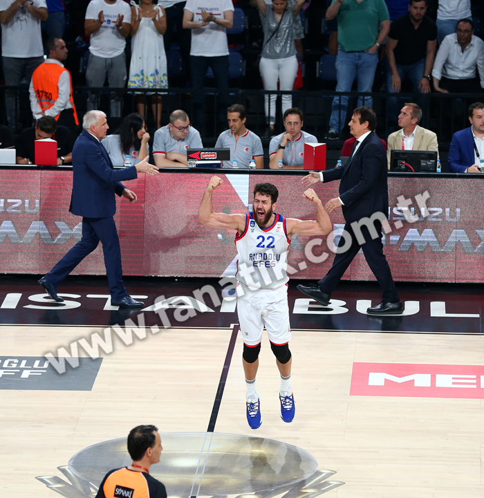 Anadolu Efeste Vasilije Micic, Fenerbahçe maçı sonrası gözyaşlarını tutamadı