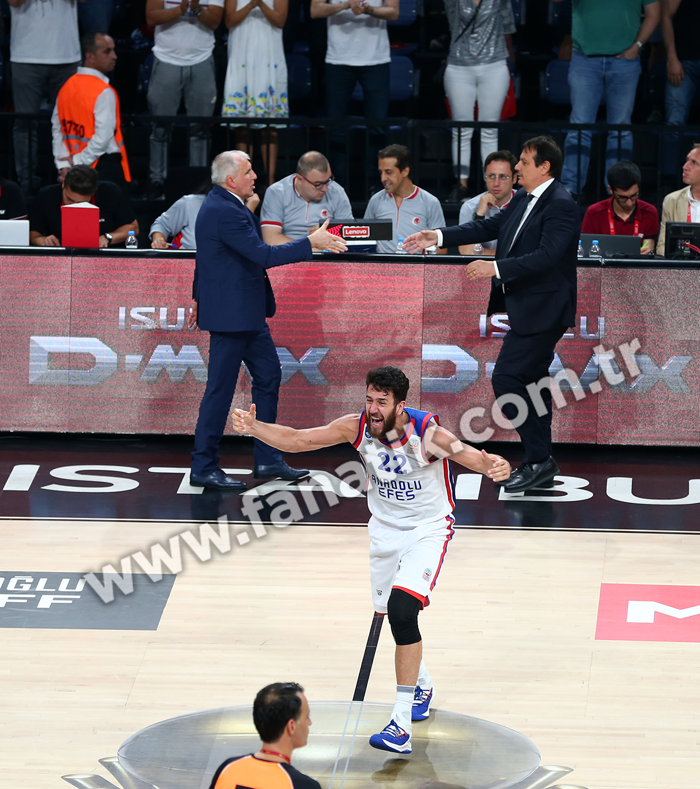 Anadolu Efeste Vasilije Micic, Fenerbahçe maçı sonrası gözyaşlarını tutamadı