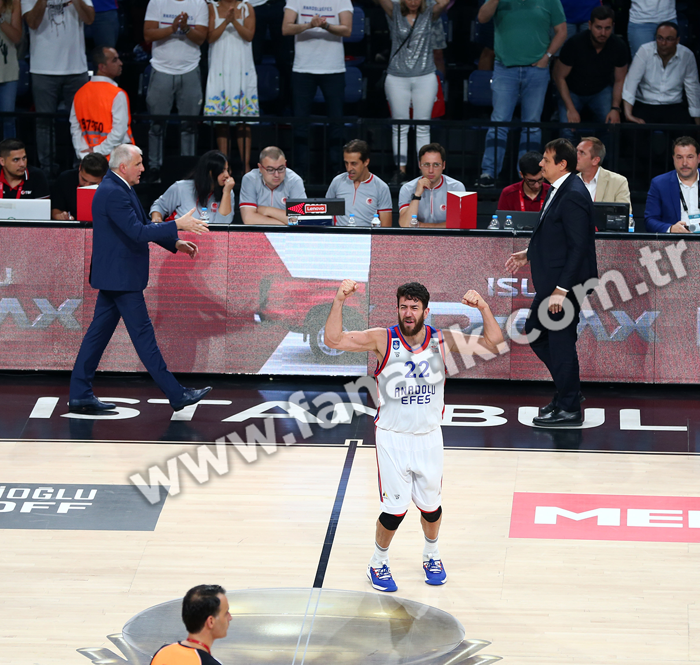 Anadolu Efeste Vasilije Micic, Fenerbahçe maçı sonrası gözyaşlarını tutamadı