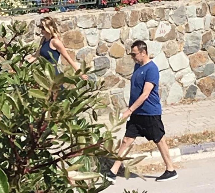 Fikret Orman ve sevgilisi yürüyüşte