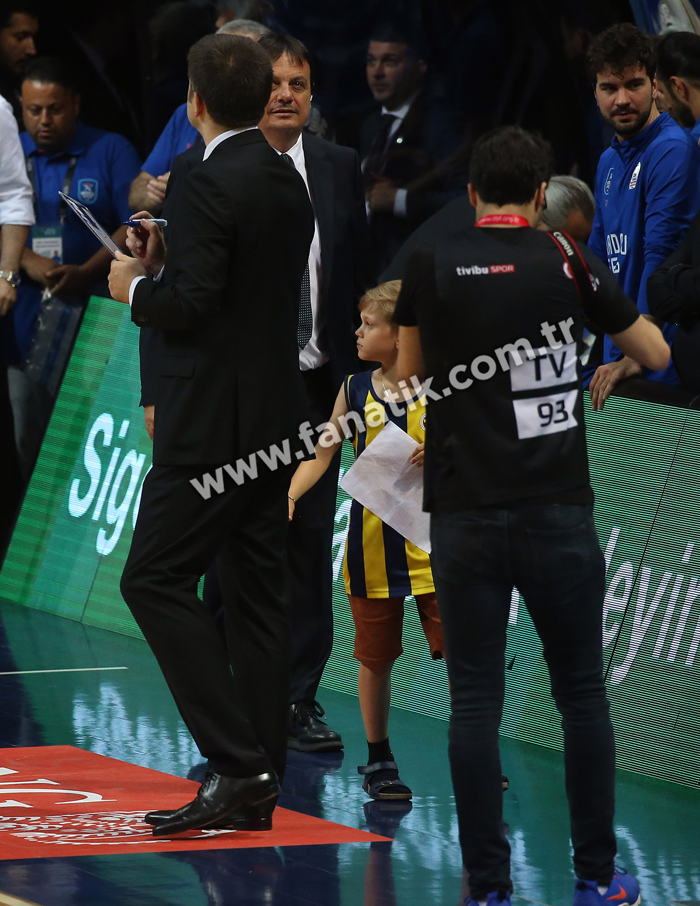 Fenerbahçe Beko - Anadolu Efes maçından ekrana yansımayanlar