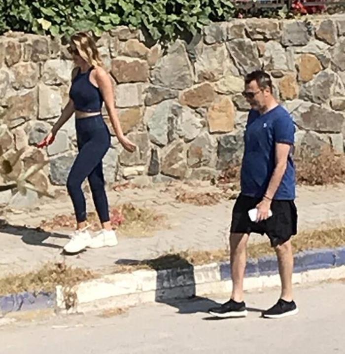 Fikret Orman ve sevgilisi yürüyüşte